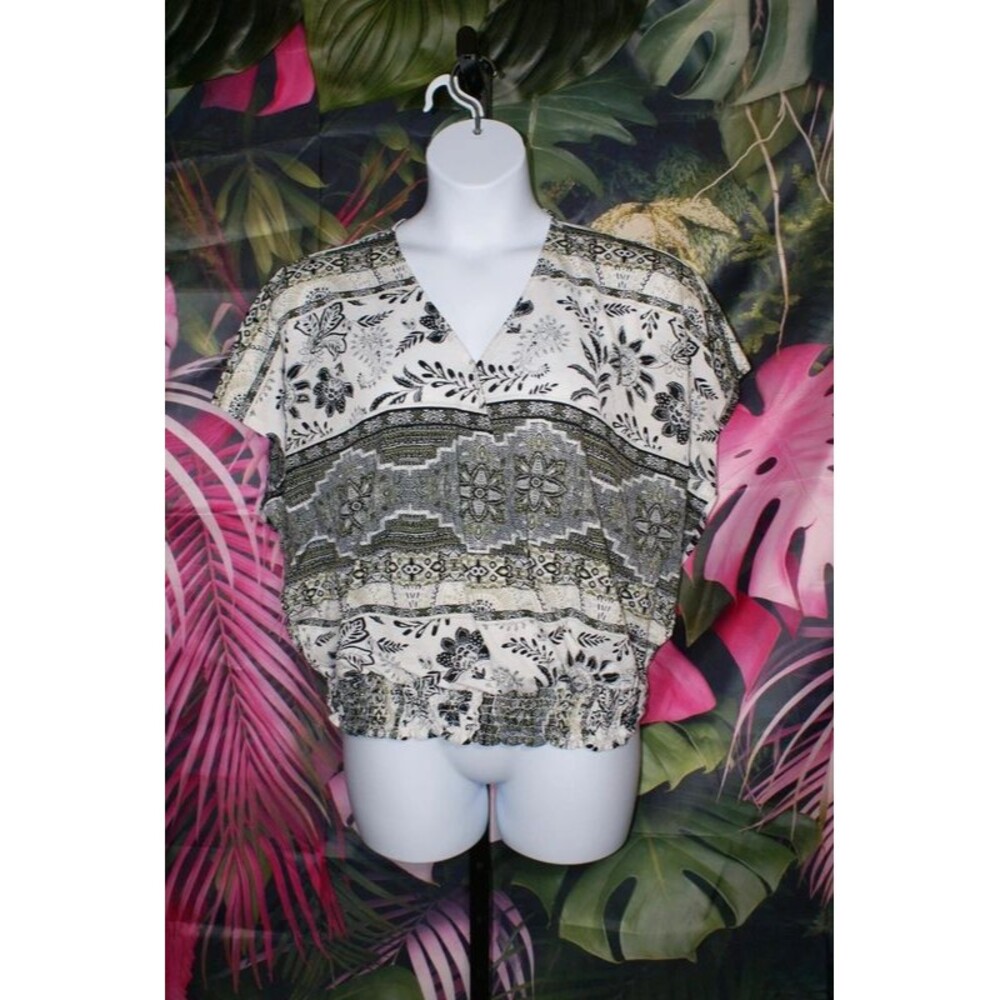 Lee XL short sleeve wrap top